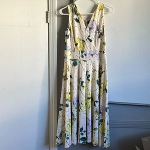 Gabby Skye floral dress size 10, cream base multi color florals never worn